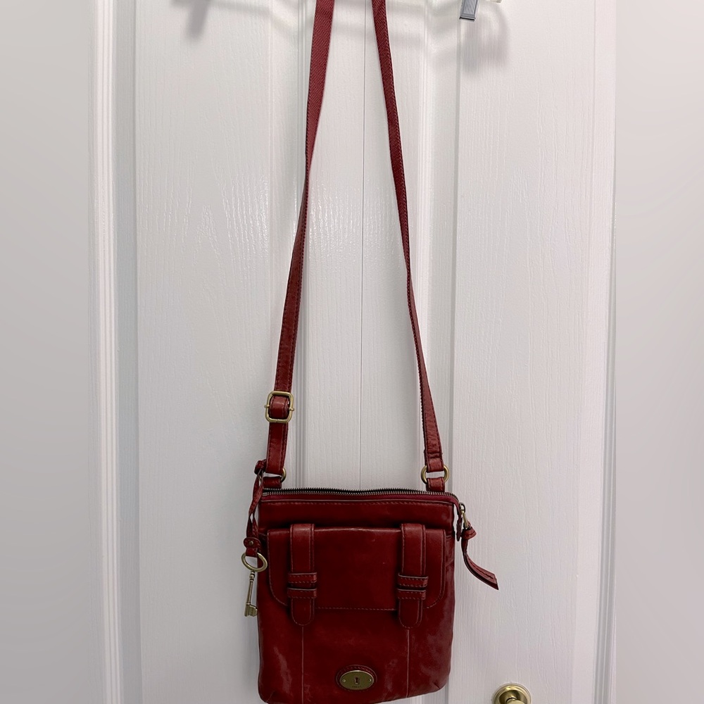 Red Fossil Crossbody bag.